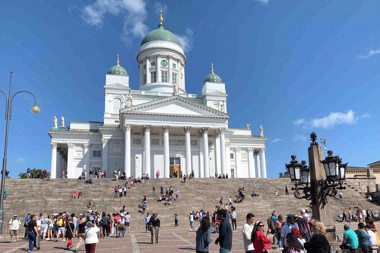 Der weiße Dom von Helsinki am Senatsplatz
